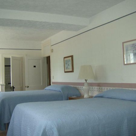 Boardwalk Inn Saint Ignace Exterior foto