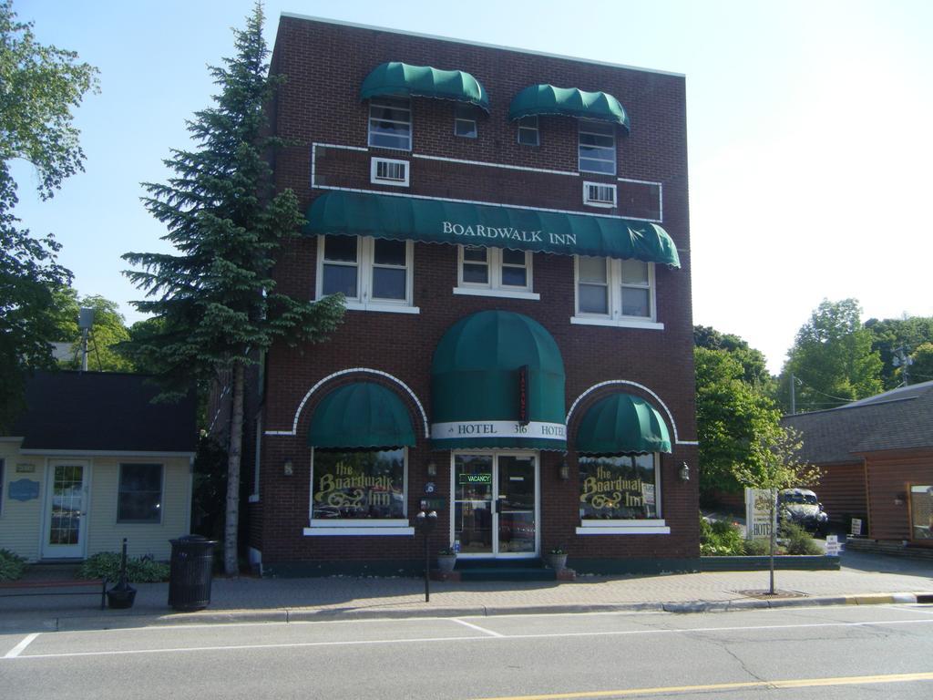 Boardwalk Inn Saint Ignace Exterior foto